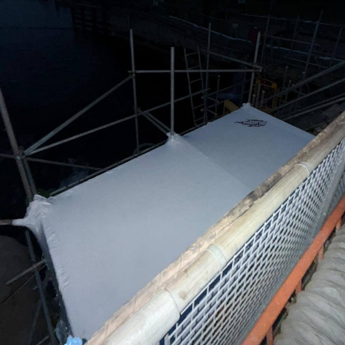 Sealed top over a scaffold