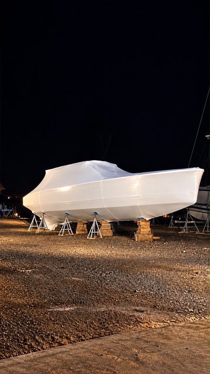 Full cover, motor yacht ashore